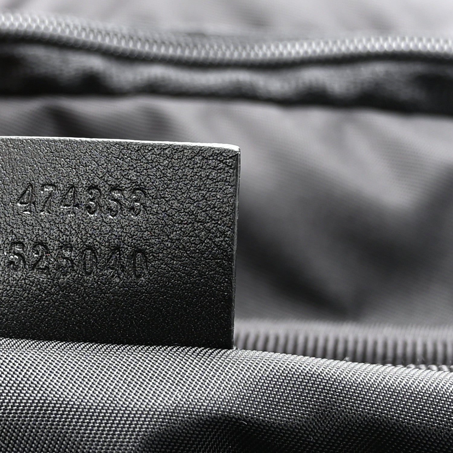 Gucci GG Supreme Monogram Gran Turismo Suitcase Black Grey