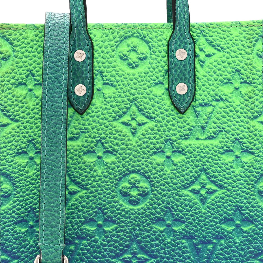 Louis Vuitton Taurillon Illusion Sac Plat XS Bleu Vert