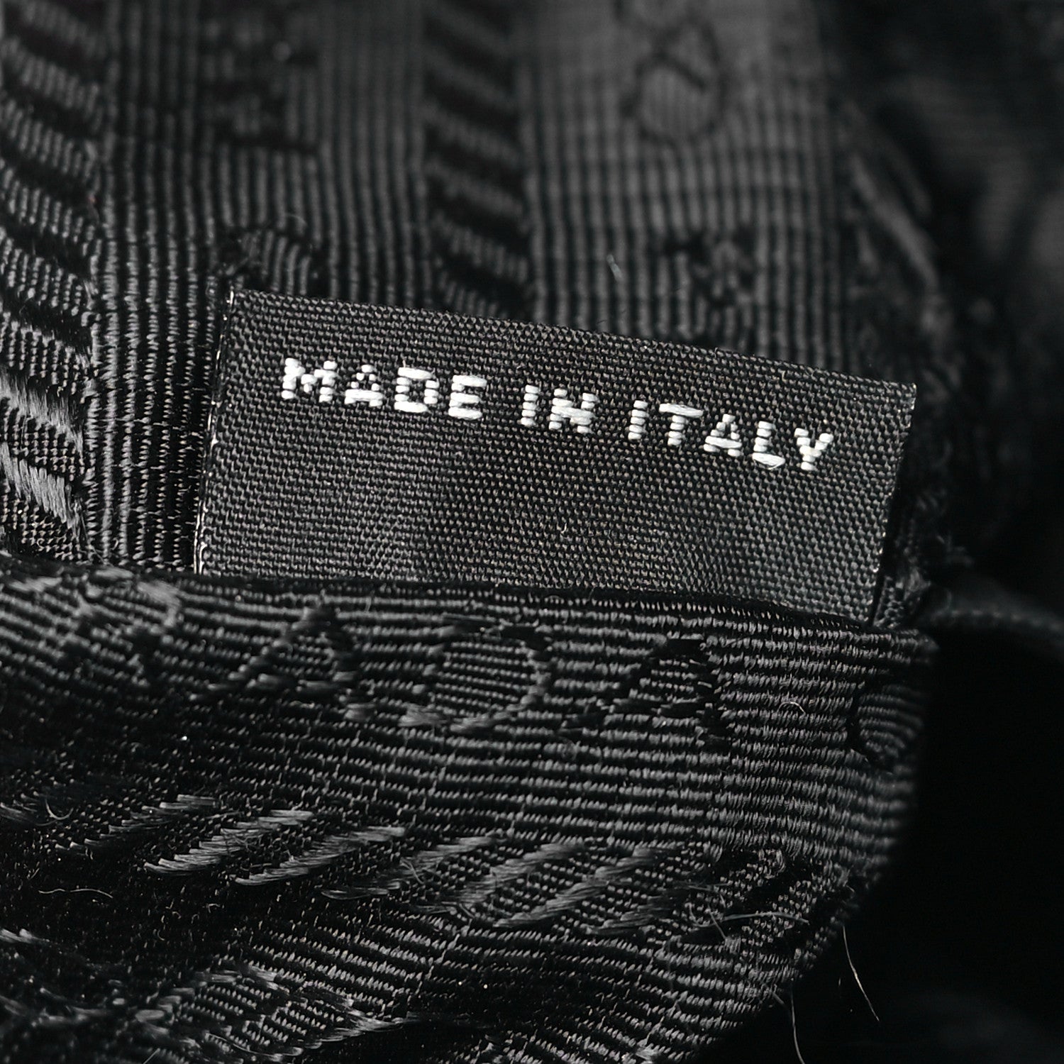 Prada Re-Nylon Saffiano Re-Edition 2005 Shoulder Bag Black