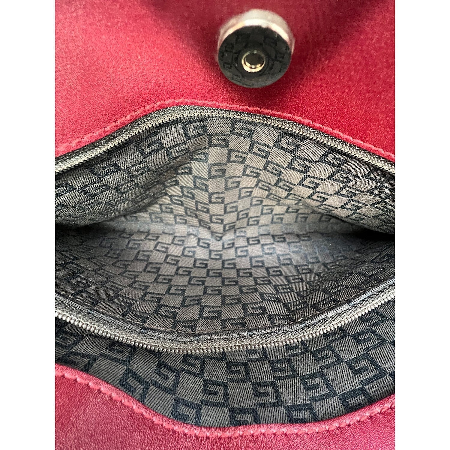 Gucci Baguette Leather Shoulder Bag