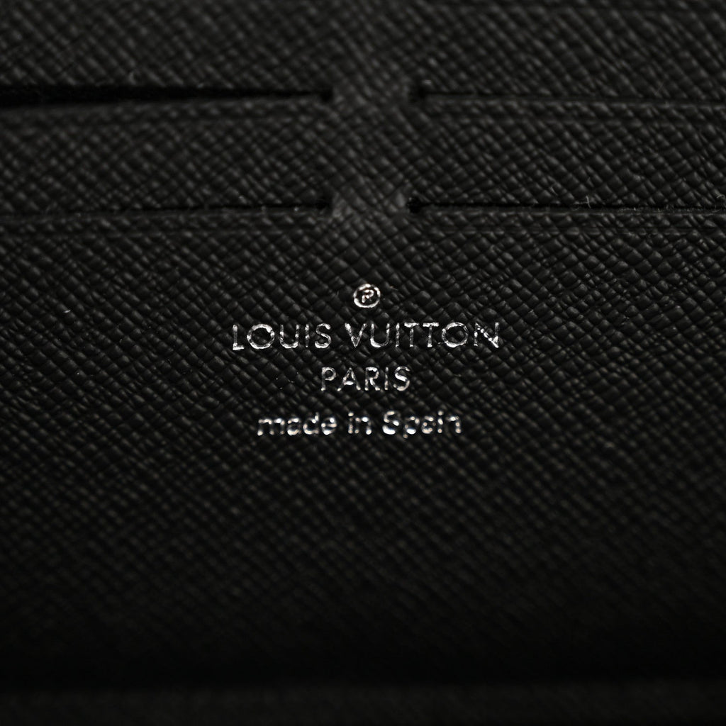 Louis Vuitton Taiga Dragonne Zippy Wallet Black