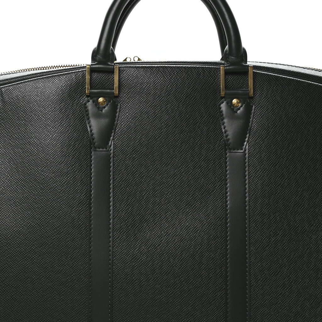 Louis Vuitton Taiga Helanga 1 Poche Epicea