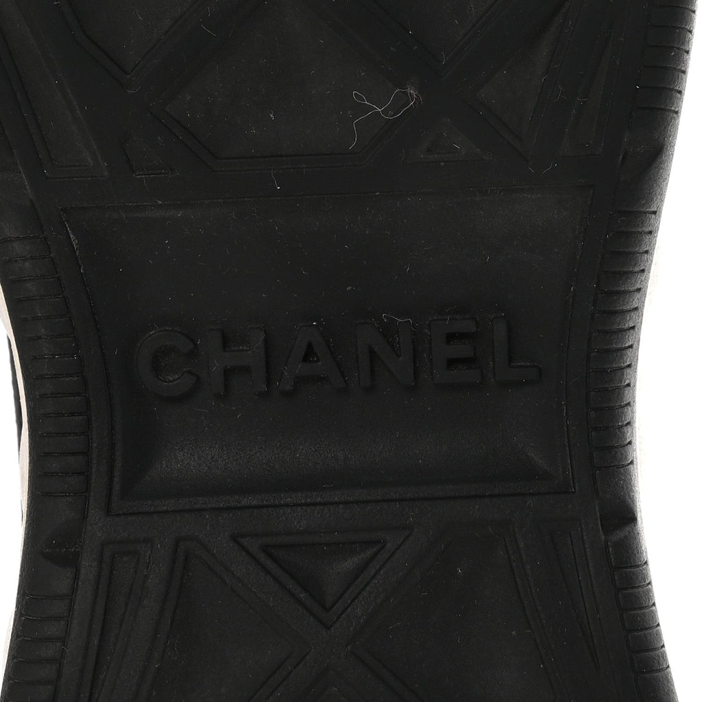 Chanel Velvet Calfskin Mixed Fibers CC Sneakers 39 Black