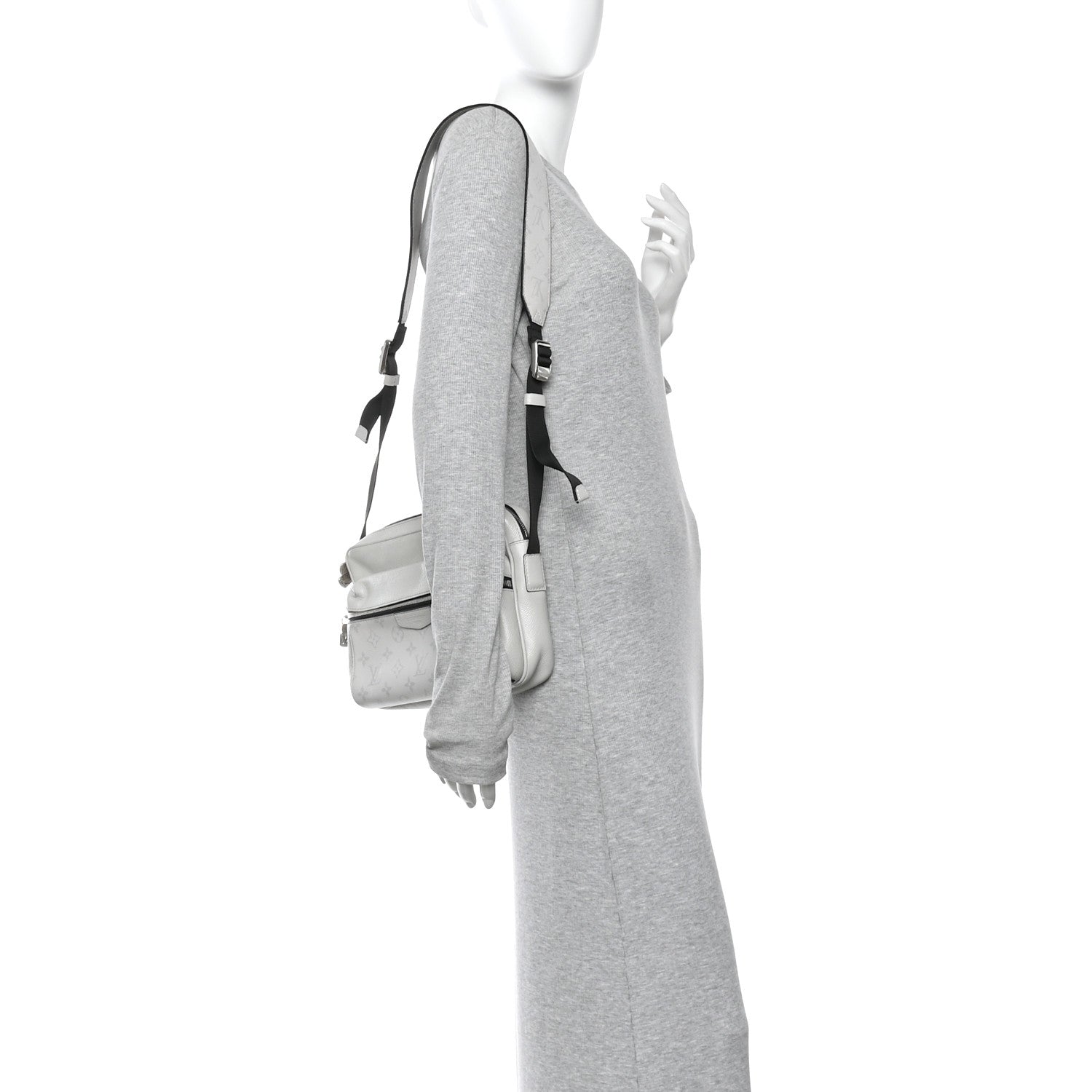 Louis Vuitton Taigarama Outdoor Messenger Antartica