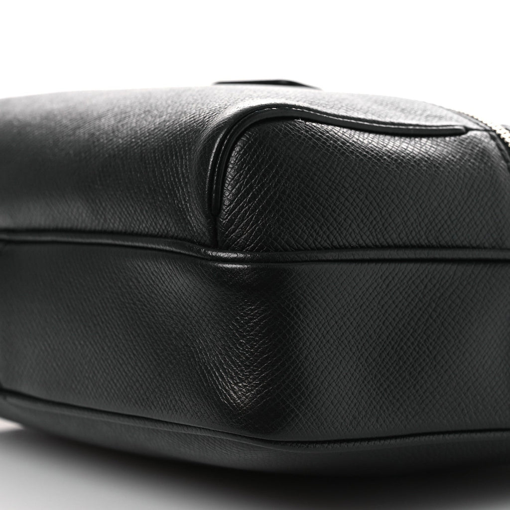 Louis Vuitton Taiga Outdoor Messenger PM Black
