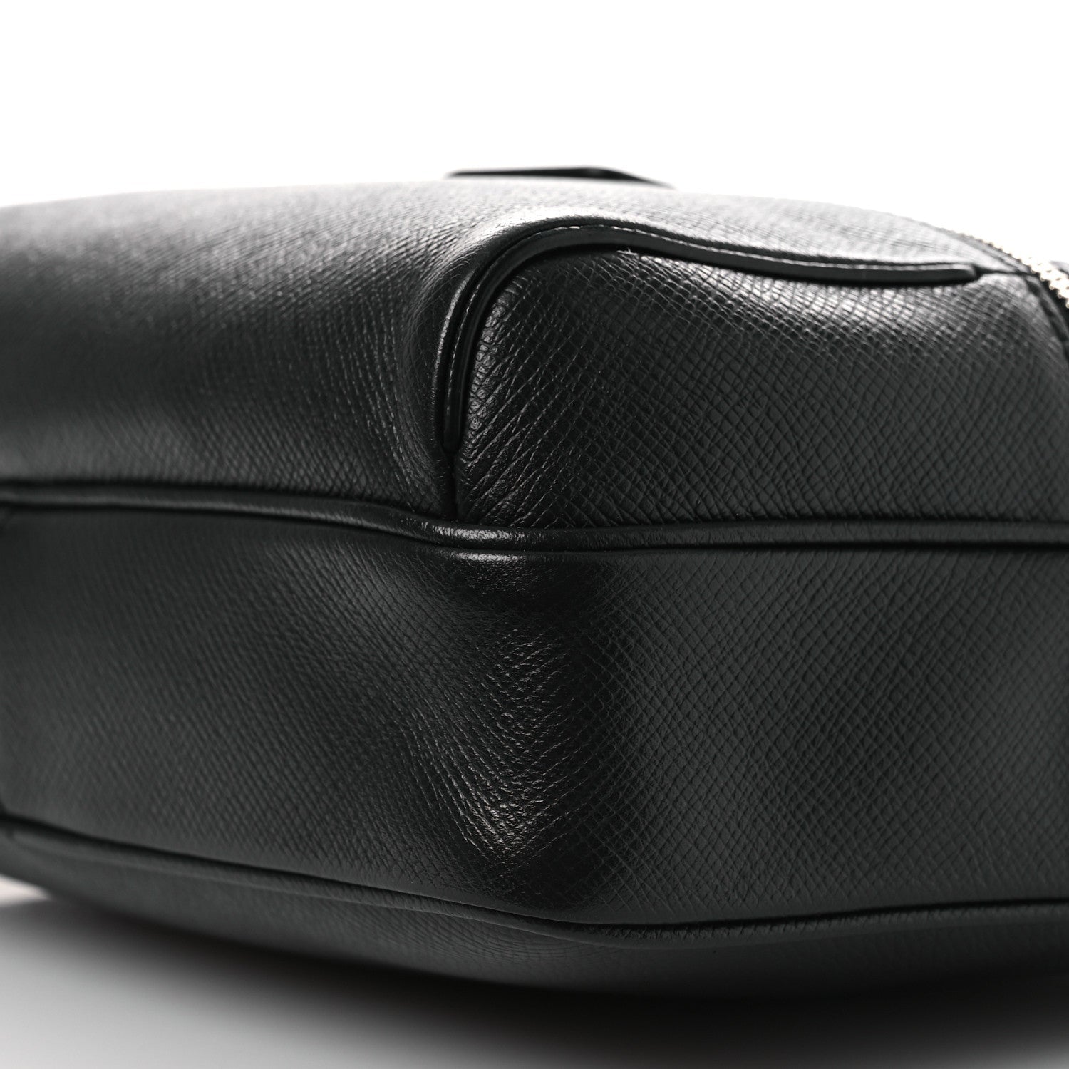 Louis Vuitton Taiga Outdoor Messenger PM Black