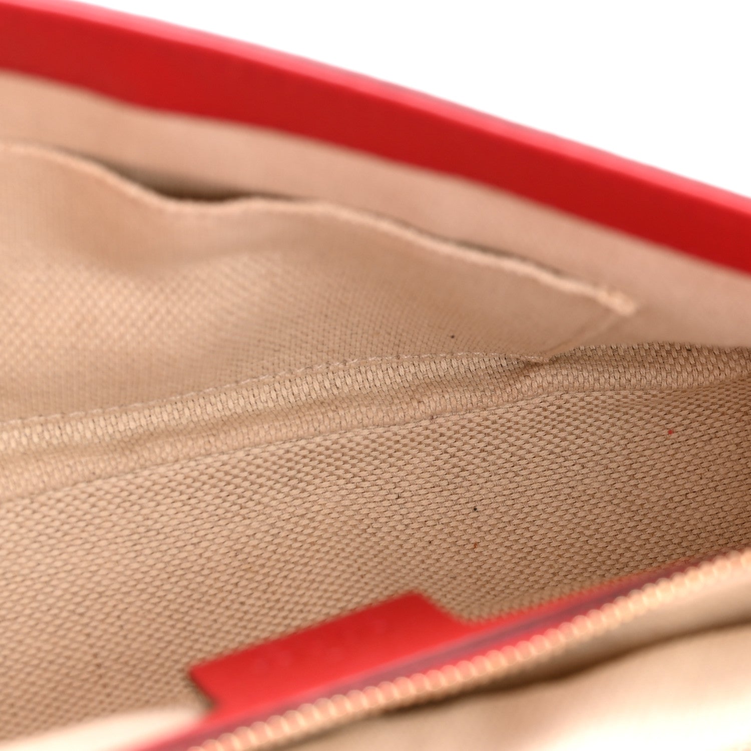 Gucci Pebbled Calfskin Medium Soho Flap Crossbody Tabasco Red