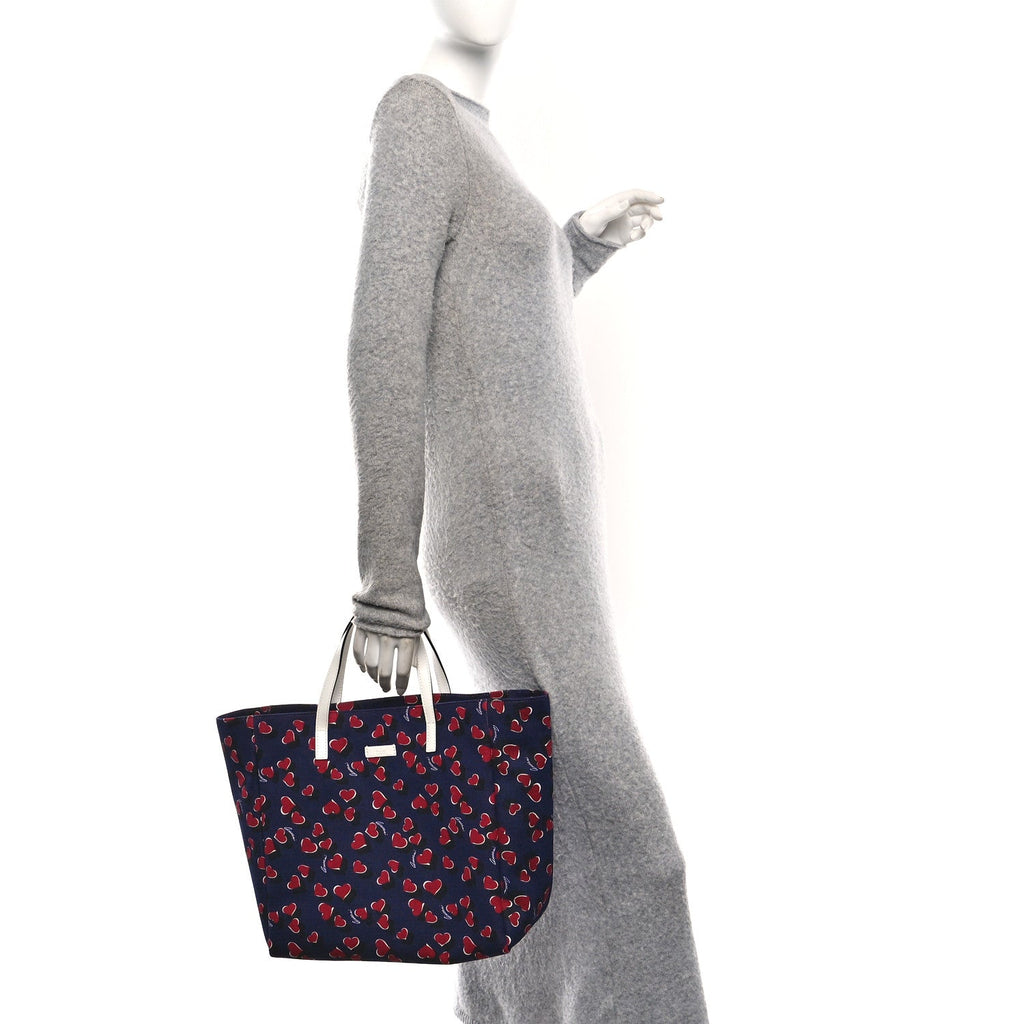 Gucci Canvas Heartbeat Print Medium Tote New Wine