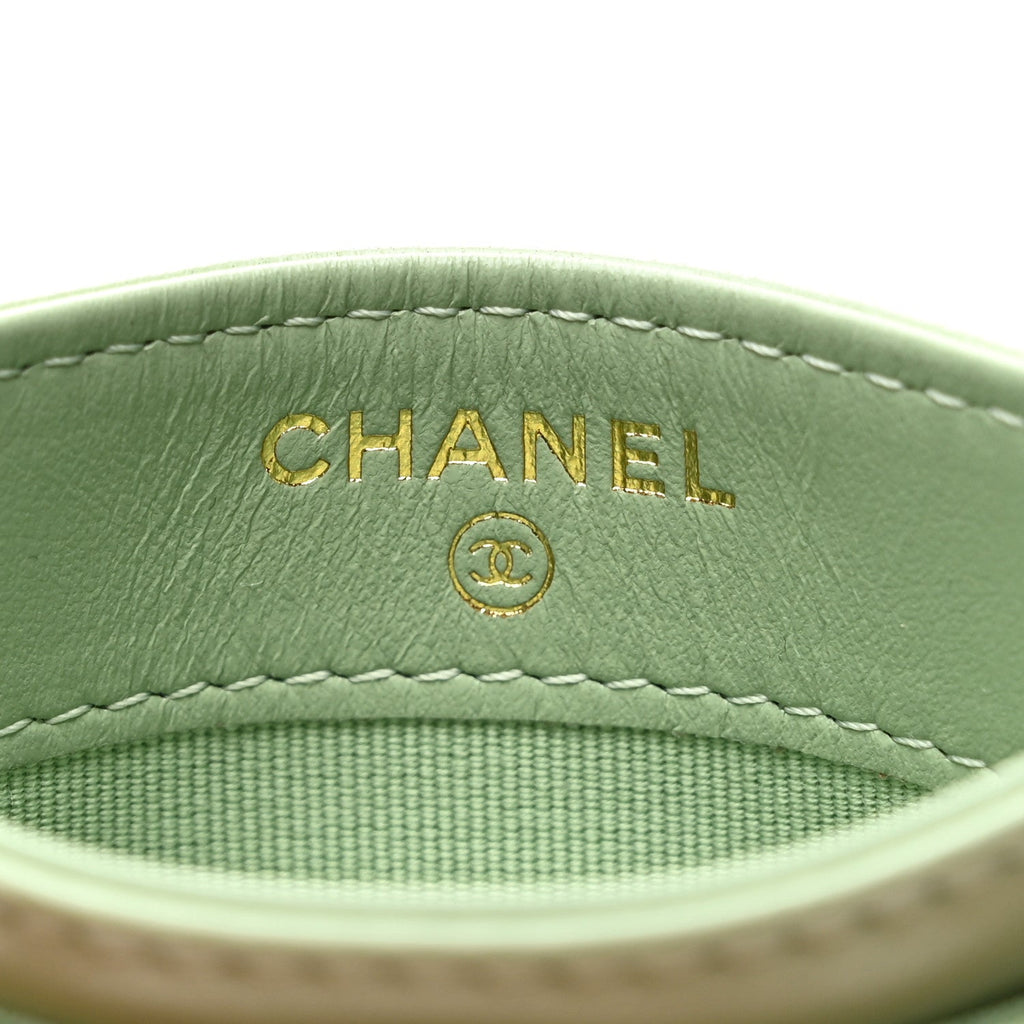 Lambskin Quilted Chanel 19 Card Holder Green