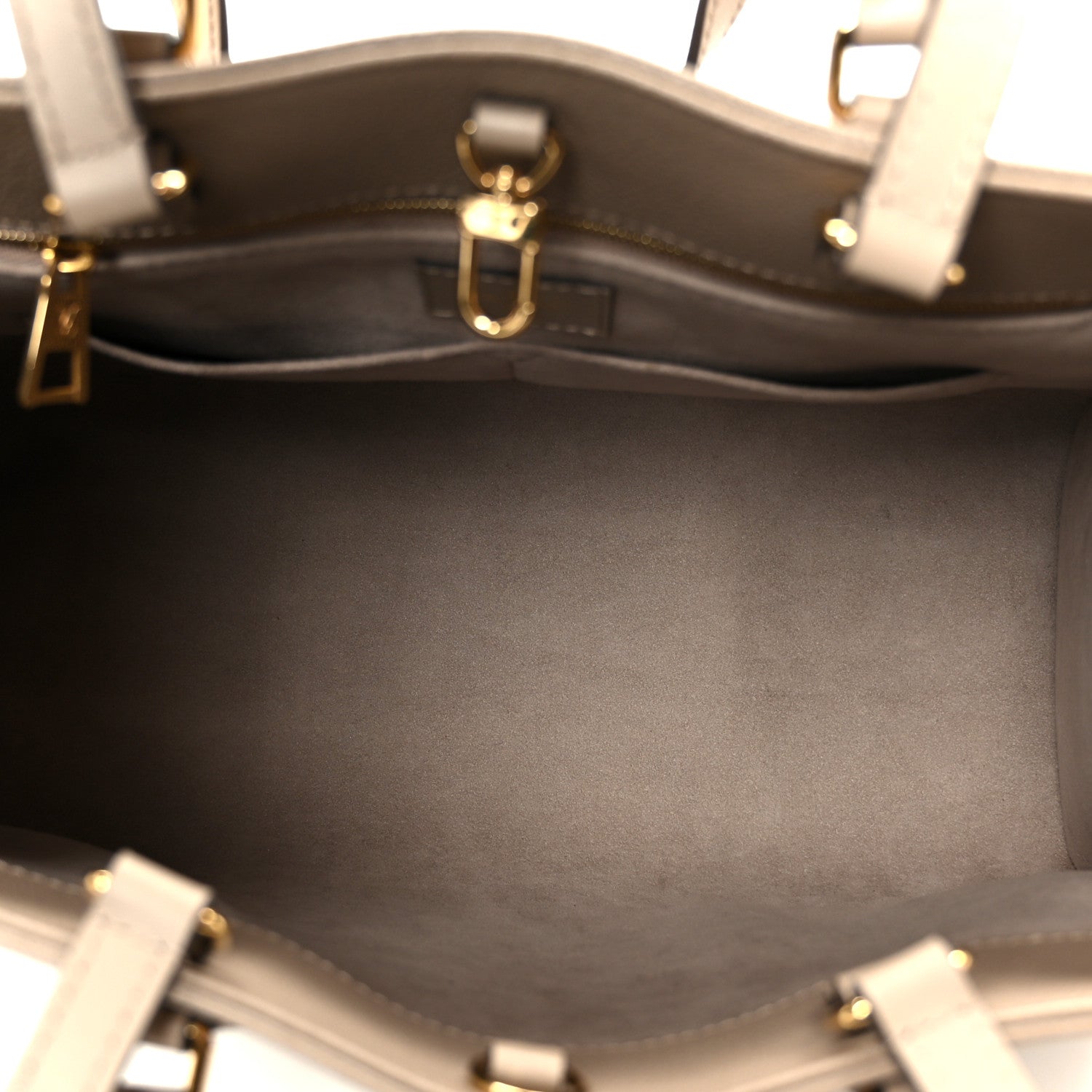 Louis Vuitton Empreinte Monogram Giant Onthego MM Tourterelle