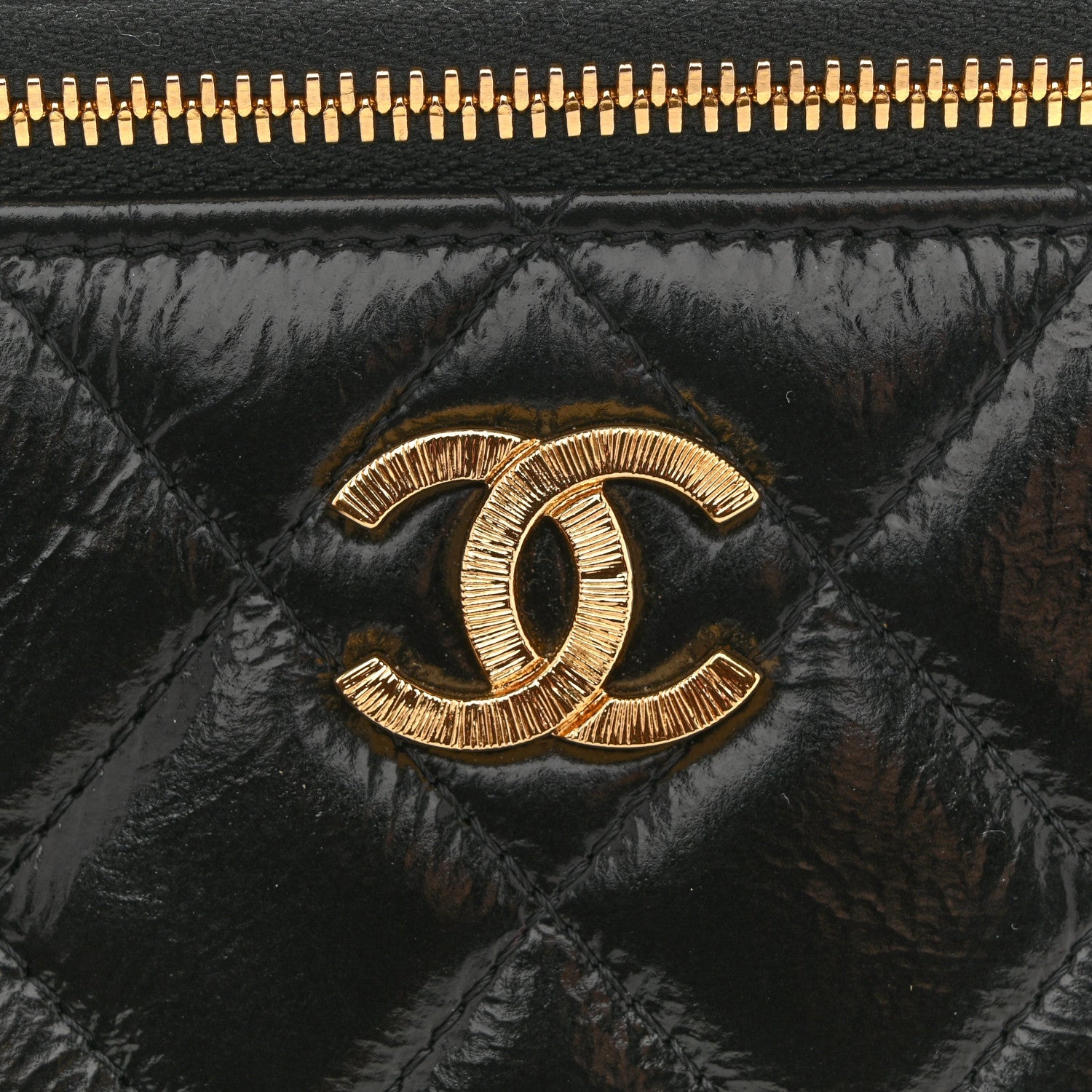 Chanel Shiny Lambskin Quilted Small Vanity Case With Chain Black
