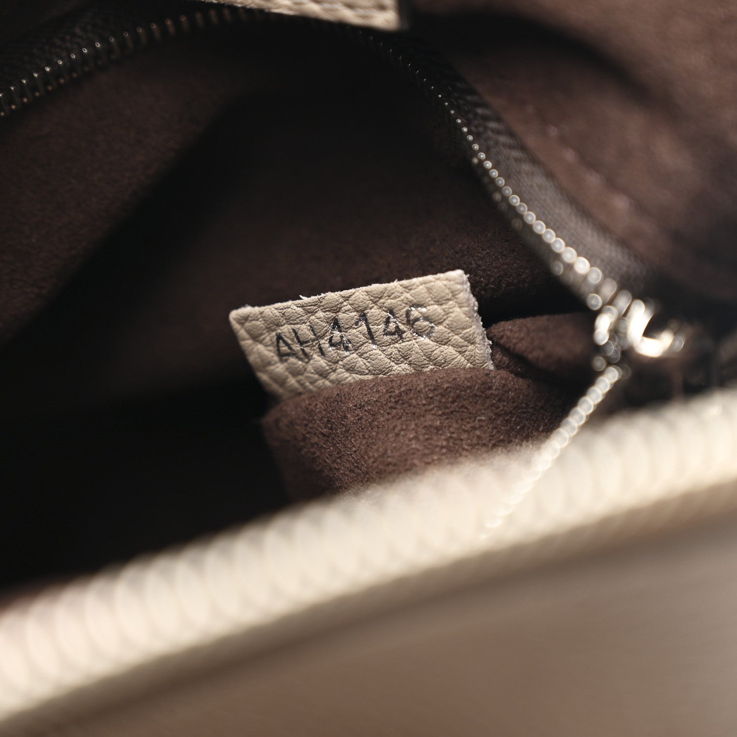 Louis Vuitton Mahina Babylone Chain BB Galet