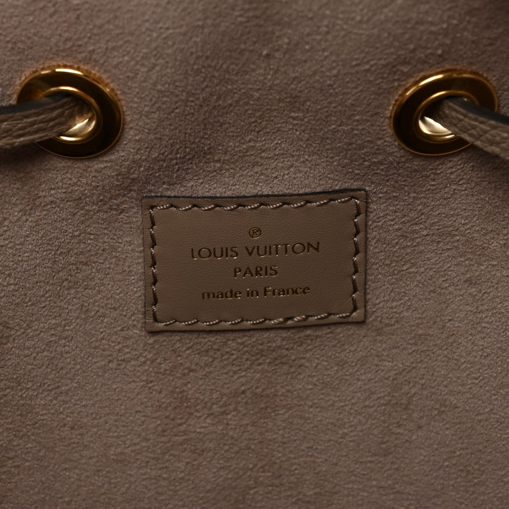 Louis Vuitton Empreinte Monogram Giant Neonoe MM Tourterelle Creme