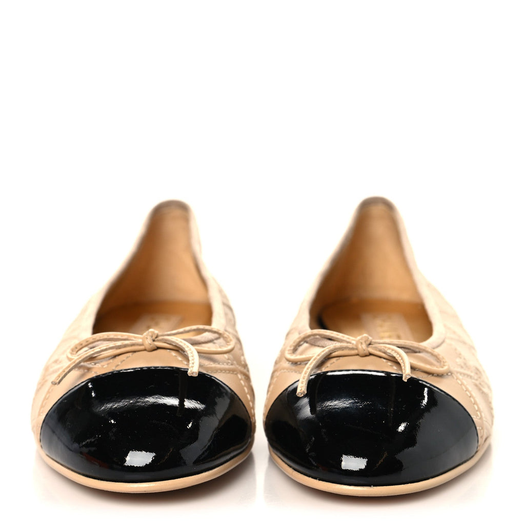 Lambskin Patent Double Stitched CC Cap Toe Ballerina Flats 39.5 Beige Black