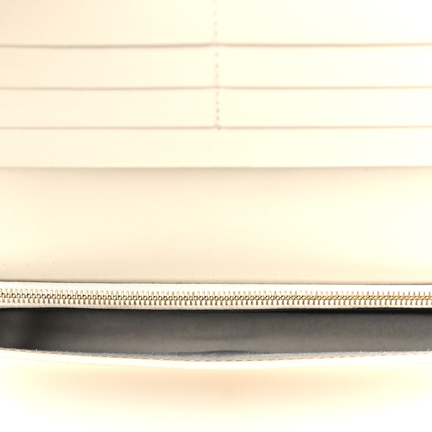 Gucci Boarded Plutone Calfskin Horsebit 1955 Wallet On Chain Mystic White