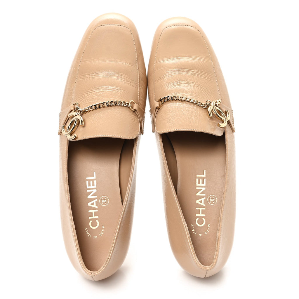 Crinkled Calfskin Chain CC Mocassin Loafers  39 Beige