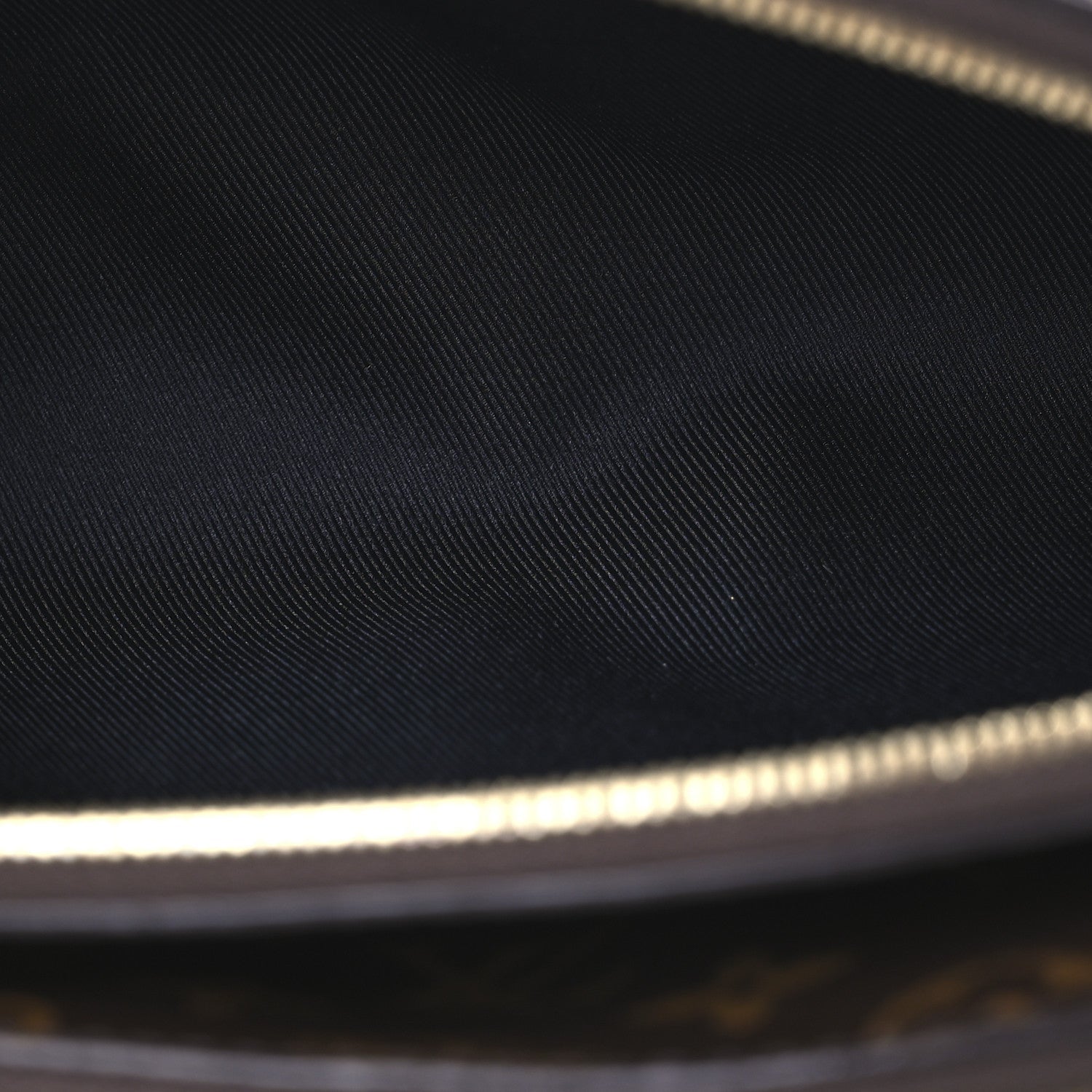 Louis Vuitton Monogram Be Alma