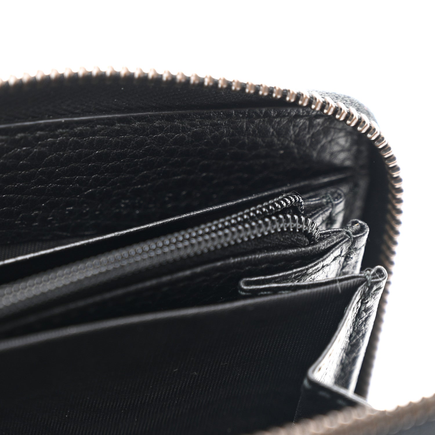 Gucci Pebbled Calfskin Blind For Love Zip Around Wallet Black
