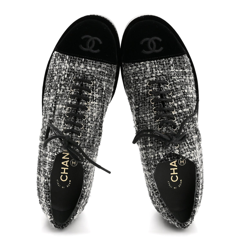 Chanel Tweed Suede CC Lace Up Oxfords 38.5 Grey Black