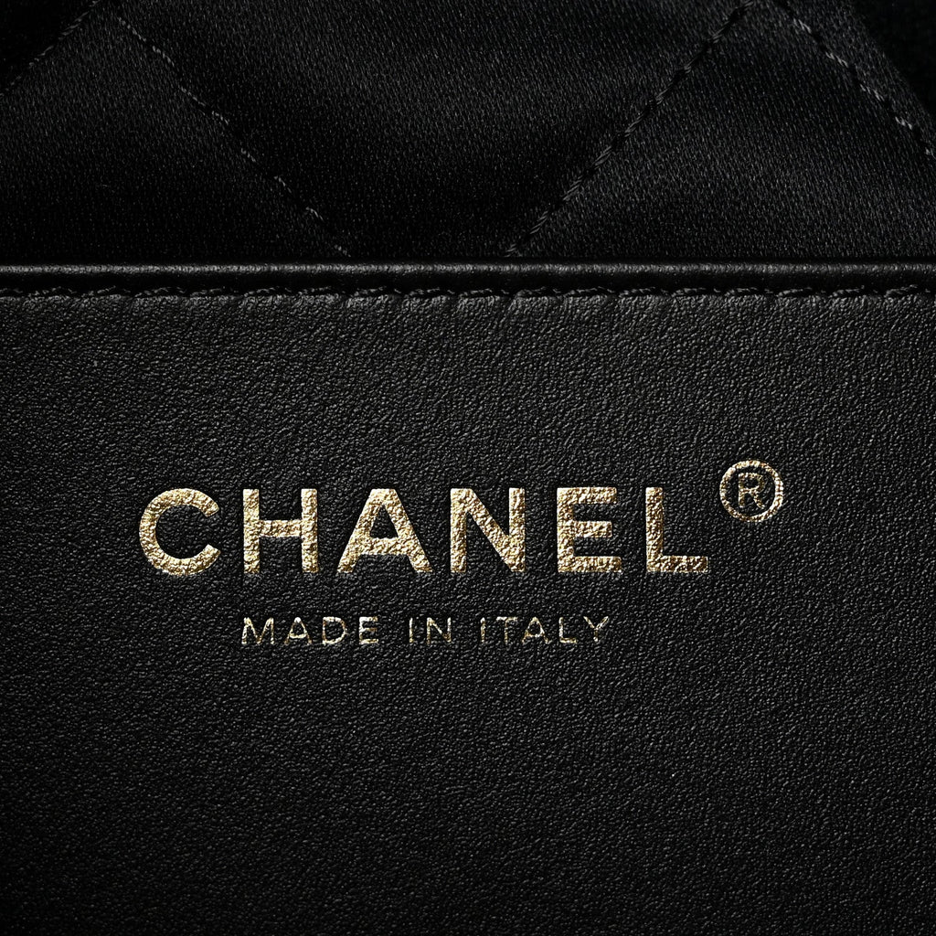 Chanel Shiny Caviar Quilted Monochrome Mini Chanel 22 Black