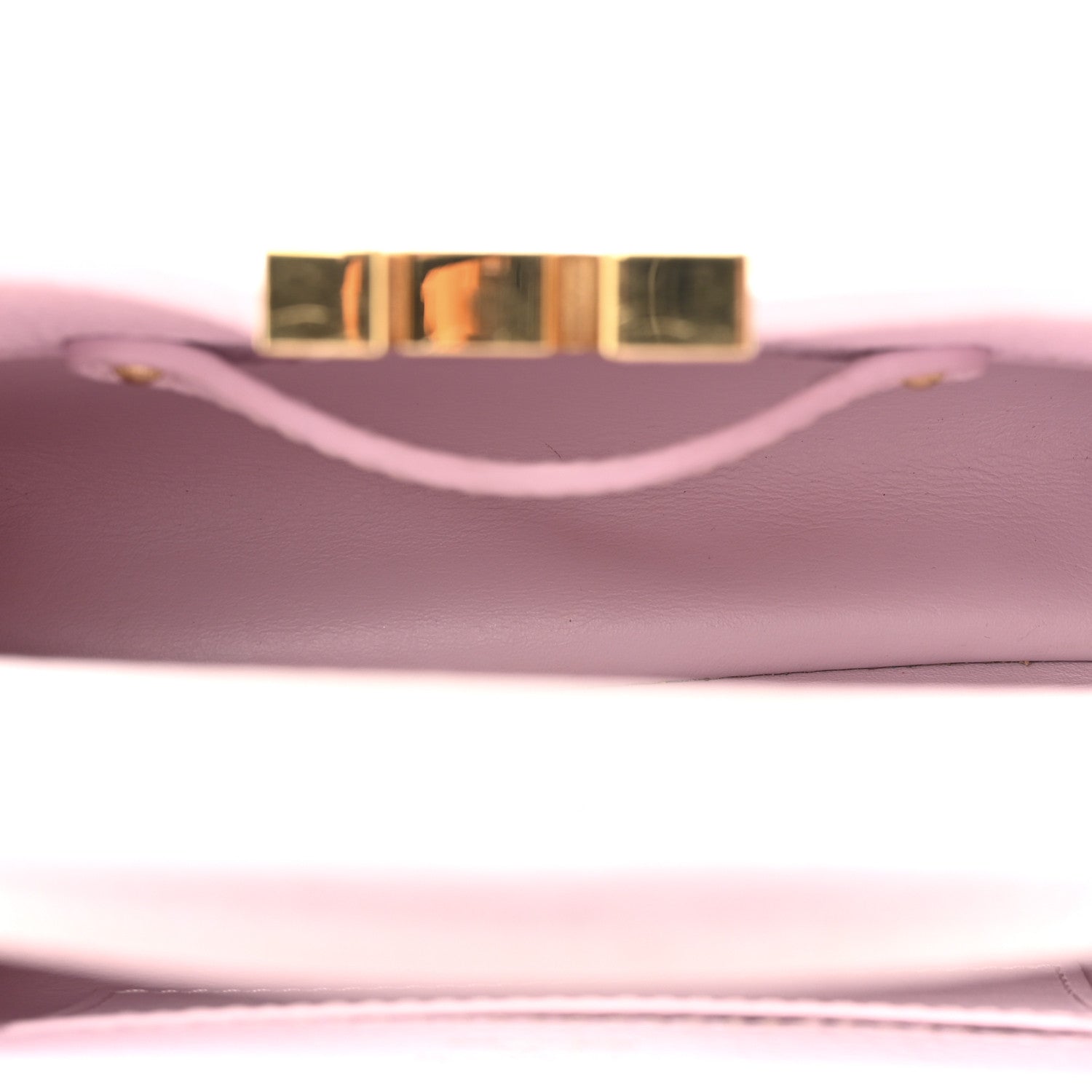 Louis Vuitton Taurillon LV Ski Capucines Mini Pearly Lilac