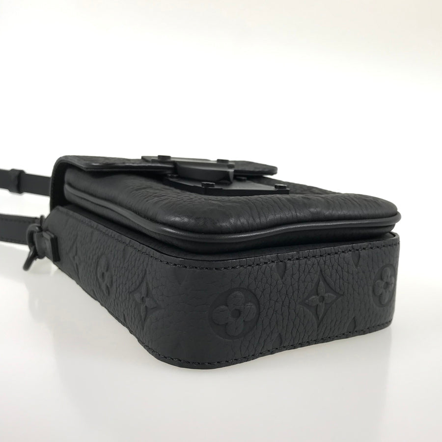 LOUIS VUITTON Taurillon Leather S Lock Vertical Wearable Wallet M81524 Shoulder bag