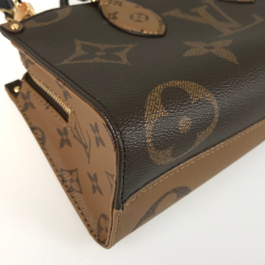 LOUIS VUITTON Monogram Giant Reverse On the Go EW Chain M14236 Hand bag