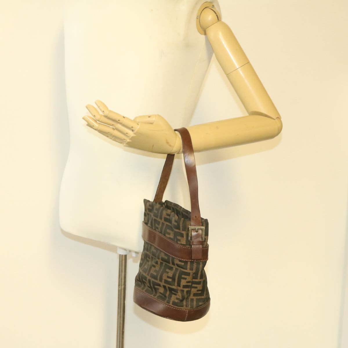 FENDI Zucca Canvas Hand Bag Brown Black  am808g