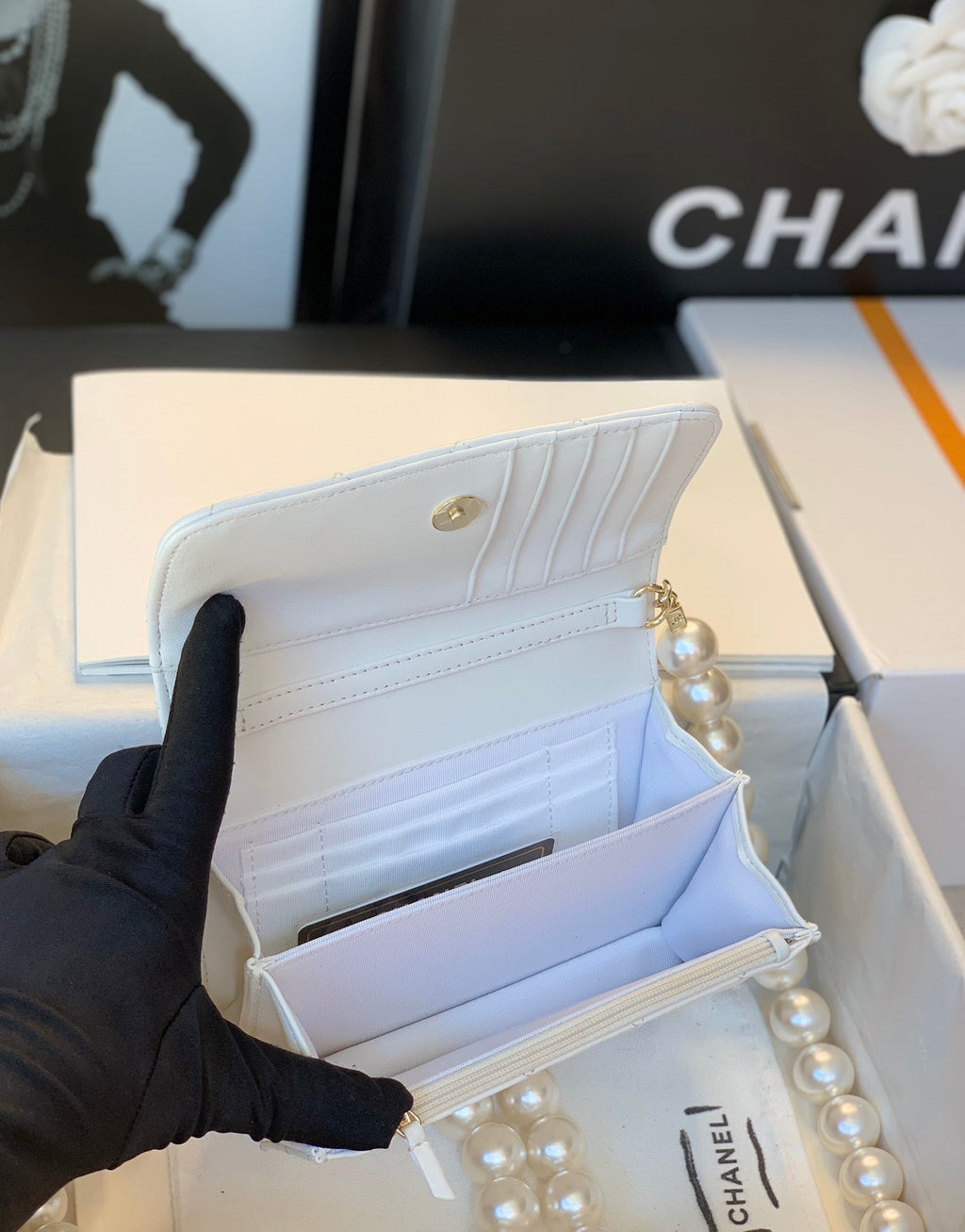 Chanel - Luxury Bag - CHL - 834