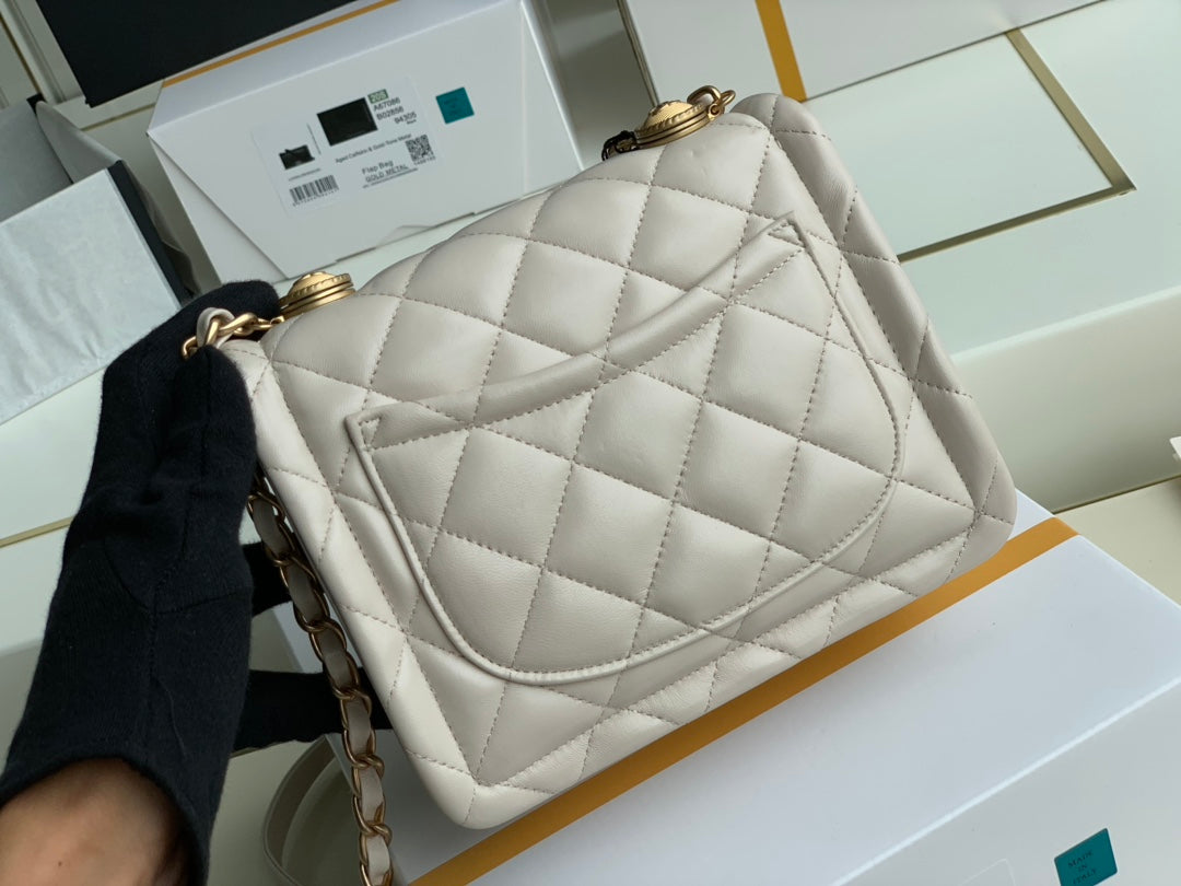 Chanel - Luxury Bag - CHL - 811
