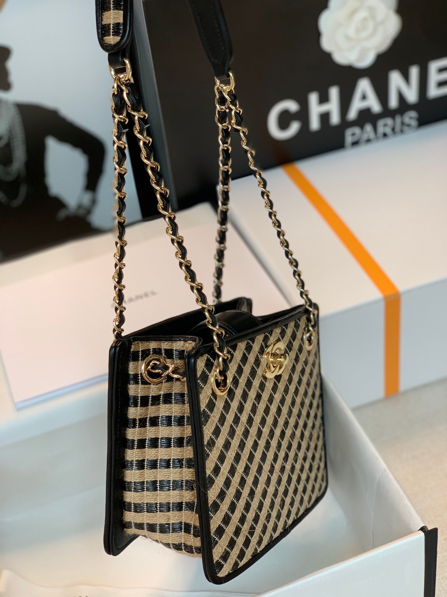 Chanel - Luxury Bag - CHL - 752