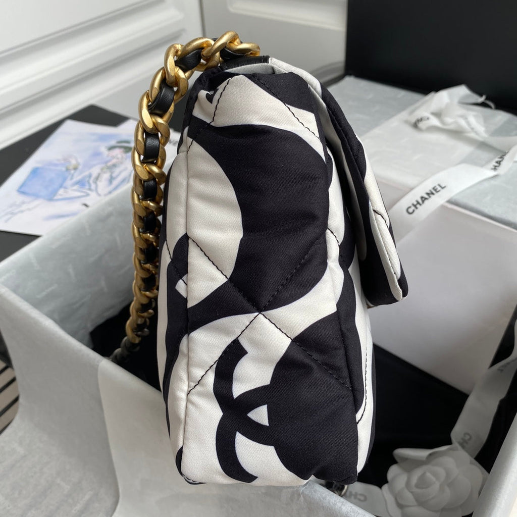 Chanel - Luxury Bag - CHL - 762