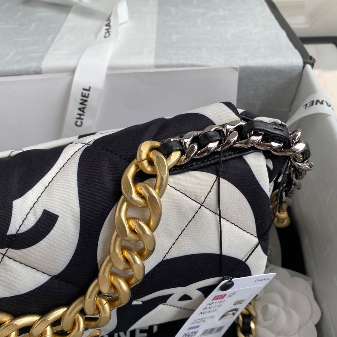 Chanel - Luxury Bag - CHL - 762