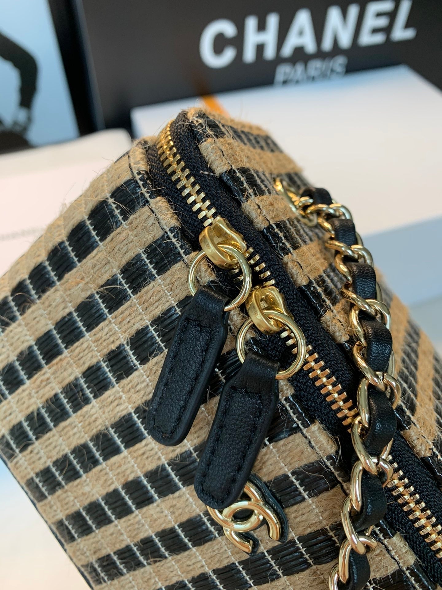 Chanel - Luxury Bag - CHL - 749