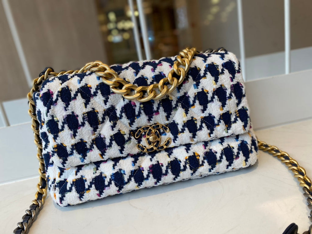 Chanel - Luxury Bag - CHL - 679