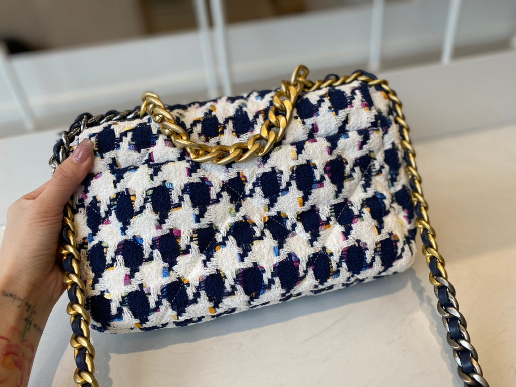 Chanel - Luxury Bag - CHL - 680