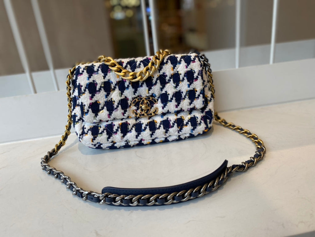 Chanel - Luxury Bag - CHL - 680