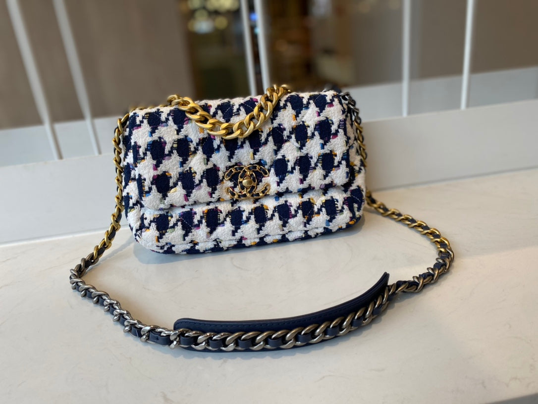 Chanel - Luxury Bag - CHL - 680