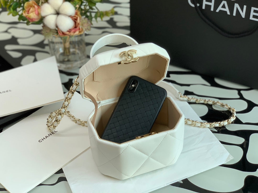 Chanel - Luxury Bag - CHL - 915