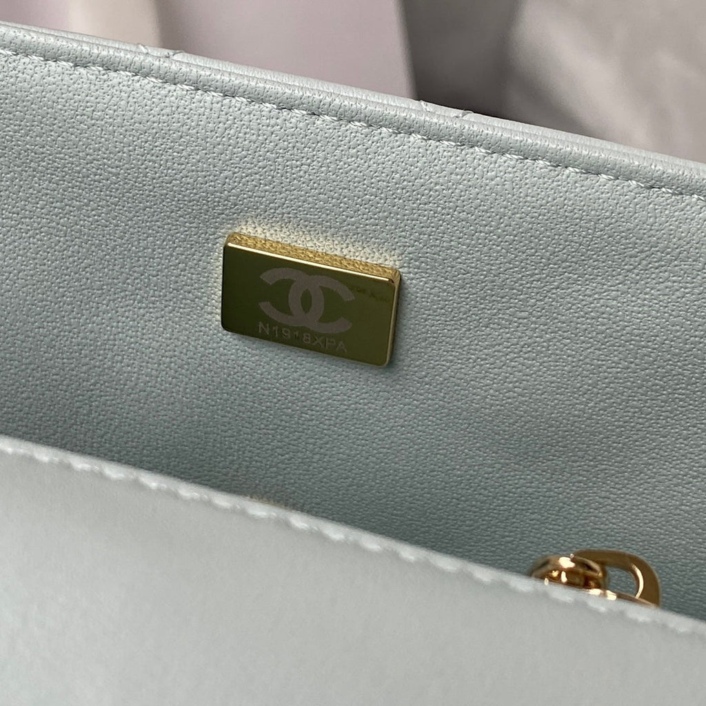 Chanel - Luxury Bag - CHL - 690
