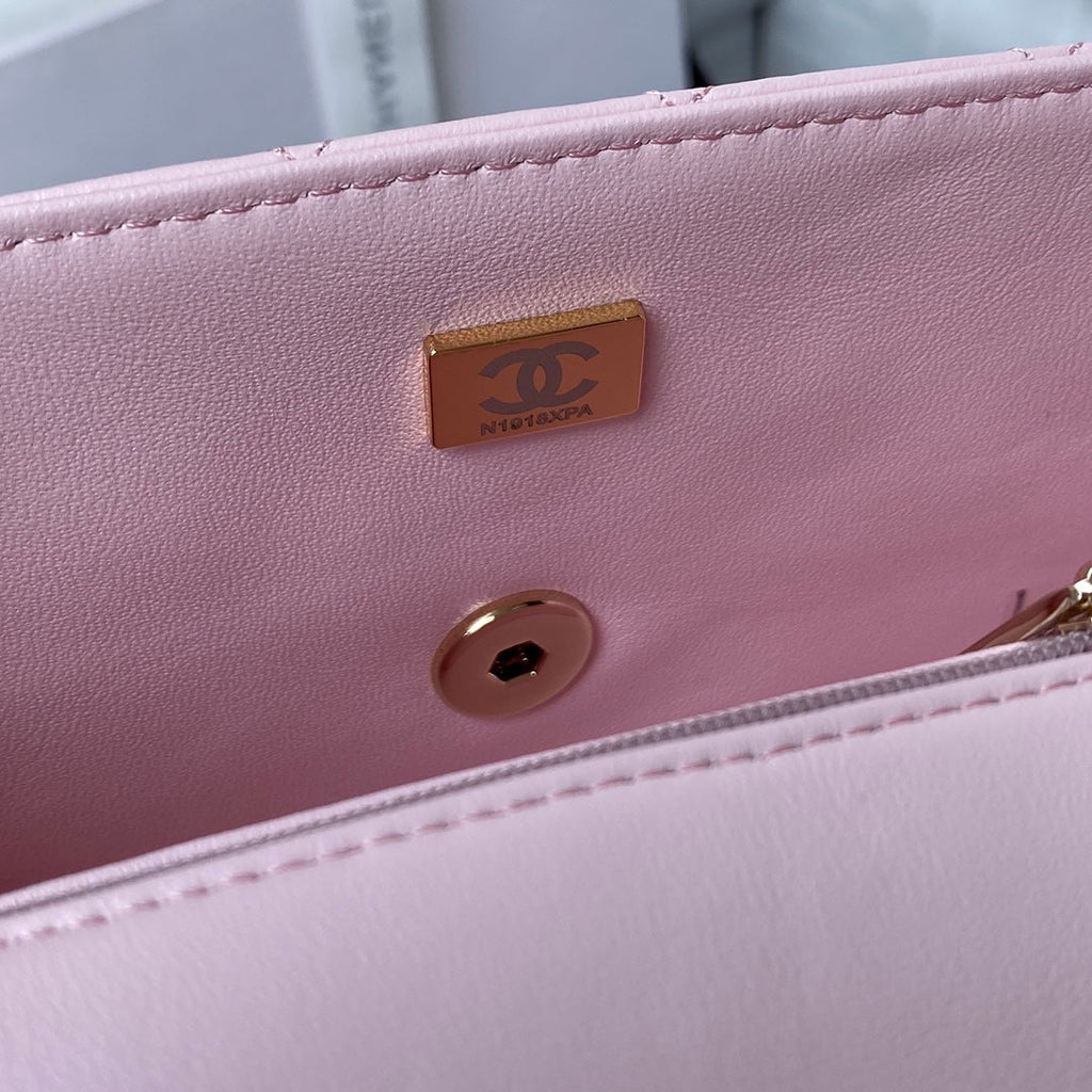 Chanel - Luxury Bag - CHL - 688