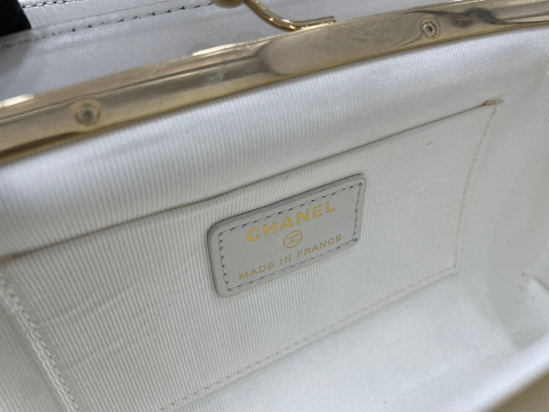 Chanel - Luxury Bag - CHL - 642