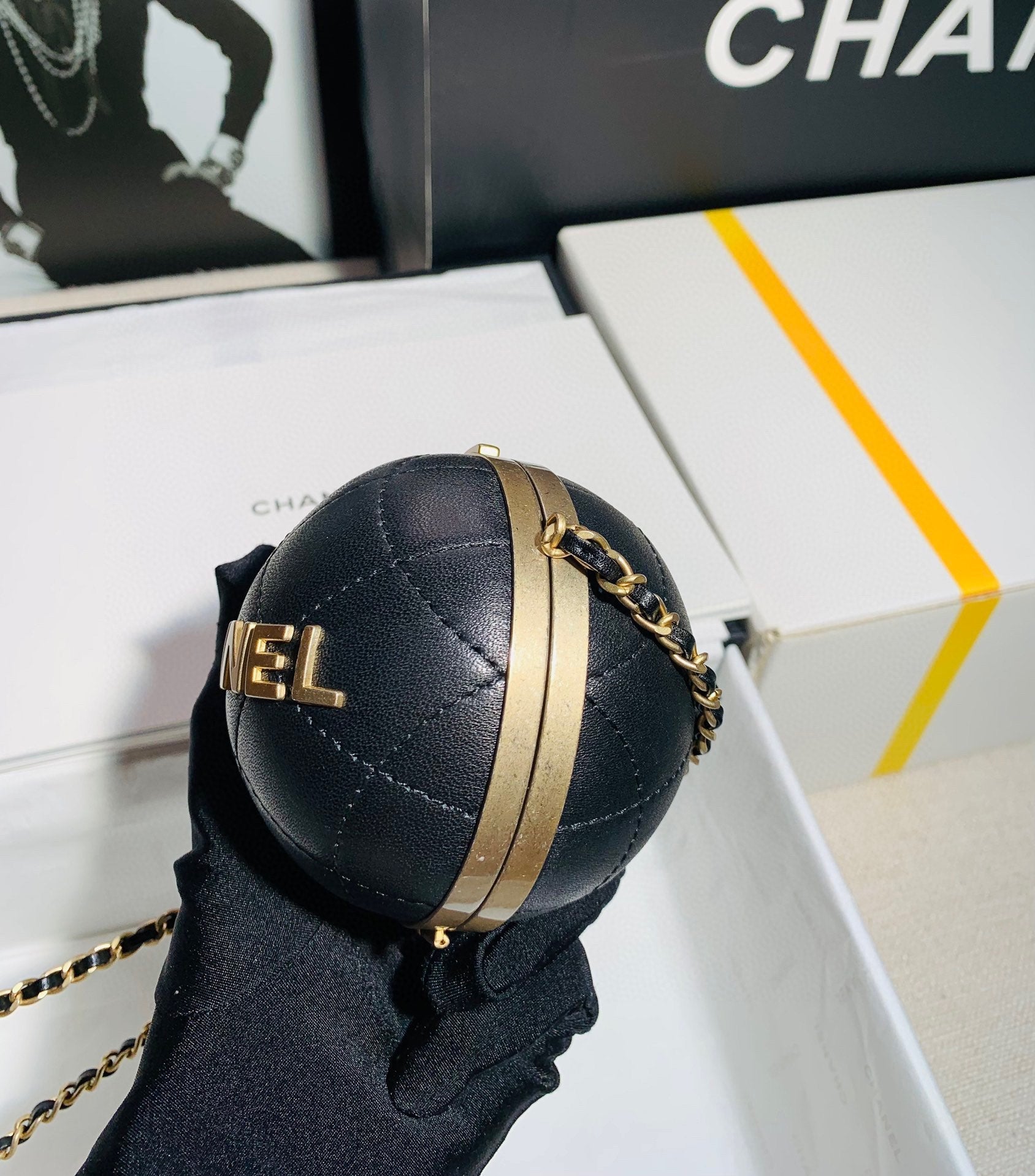 Chanel - Luxury Bag - CHL - 636