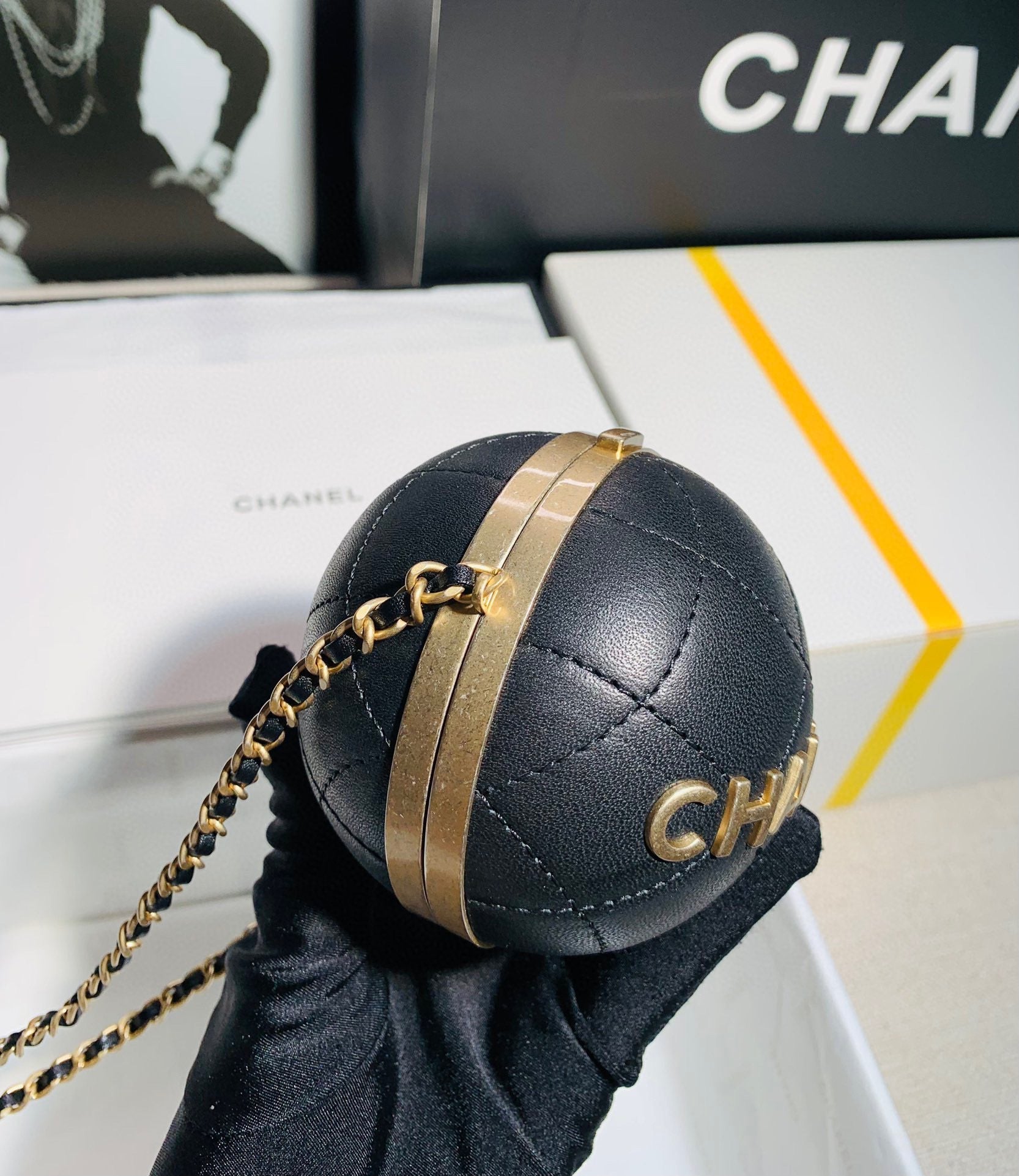 Chanel - Luxury Bag - CHL - 636