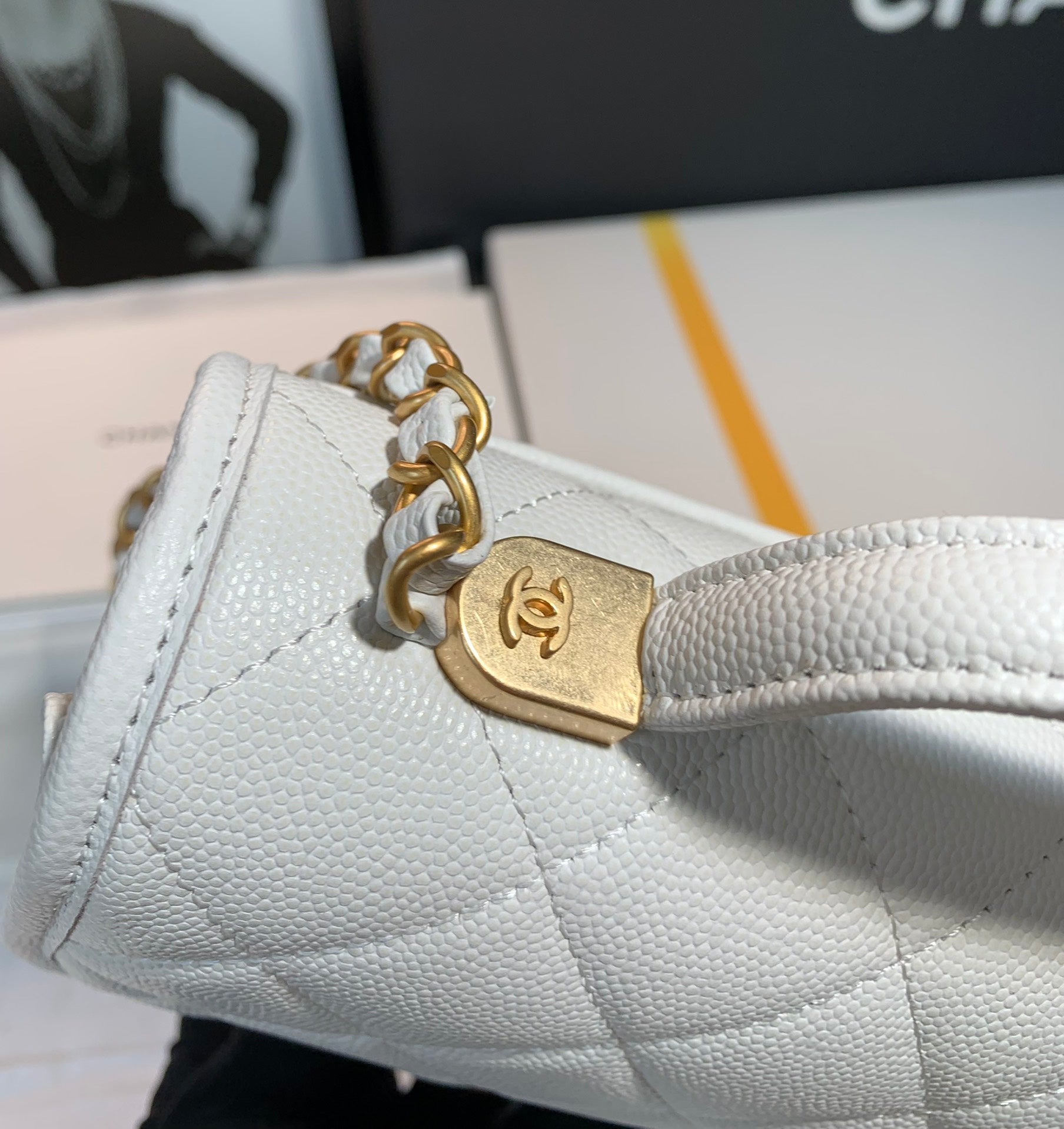 Chanel - Luxury Bag - CHL - 637