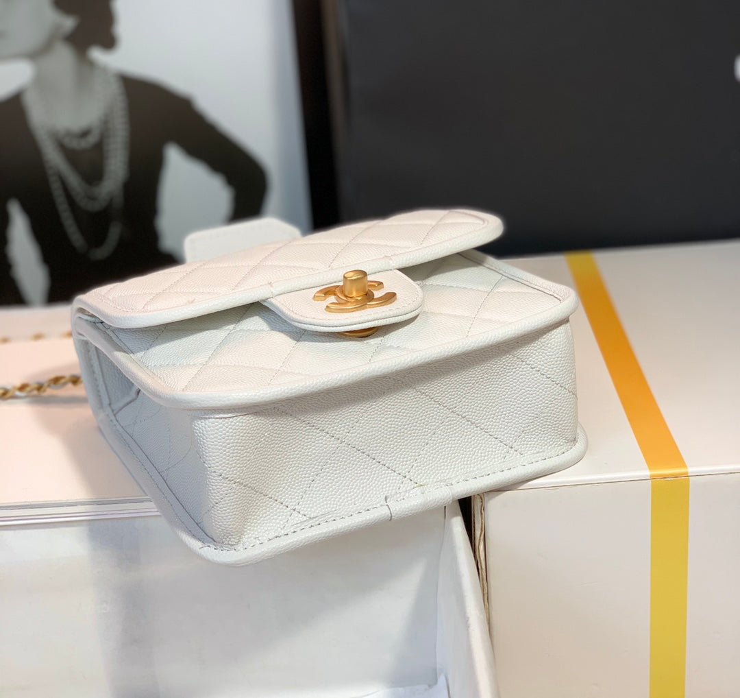 Chanel - Luxury Bag - CHL - 637