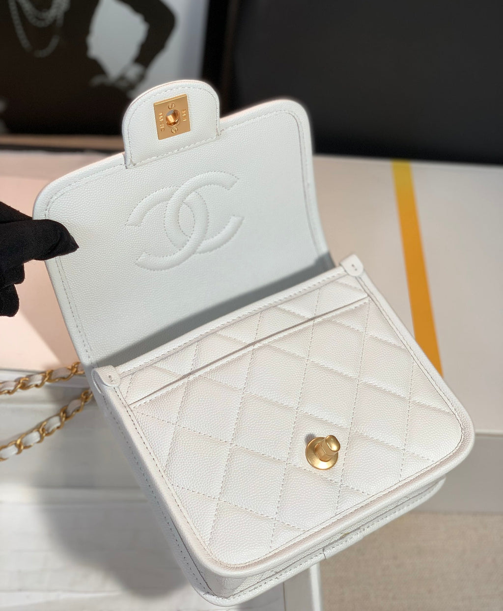 Chanel - Luxury Bag - CHL - 637
