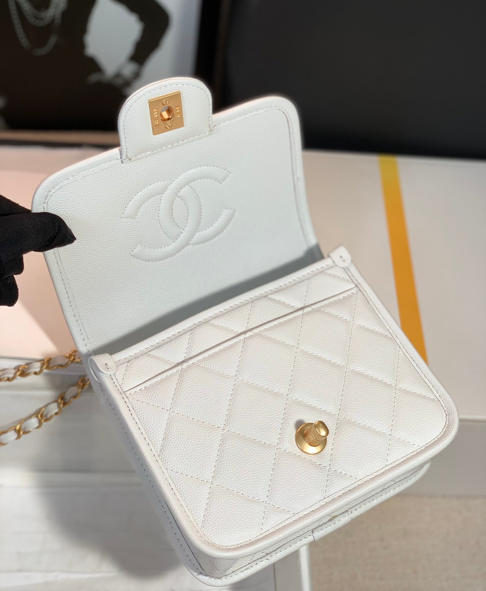 Chanel - Luxury Bag - CHL - 637