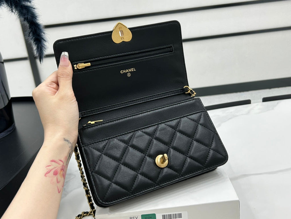Chanel - Luxury Bag - CHL - 174