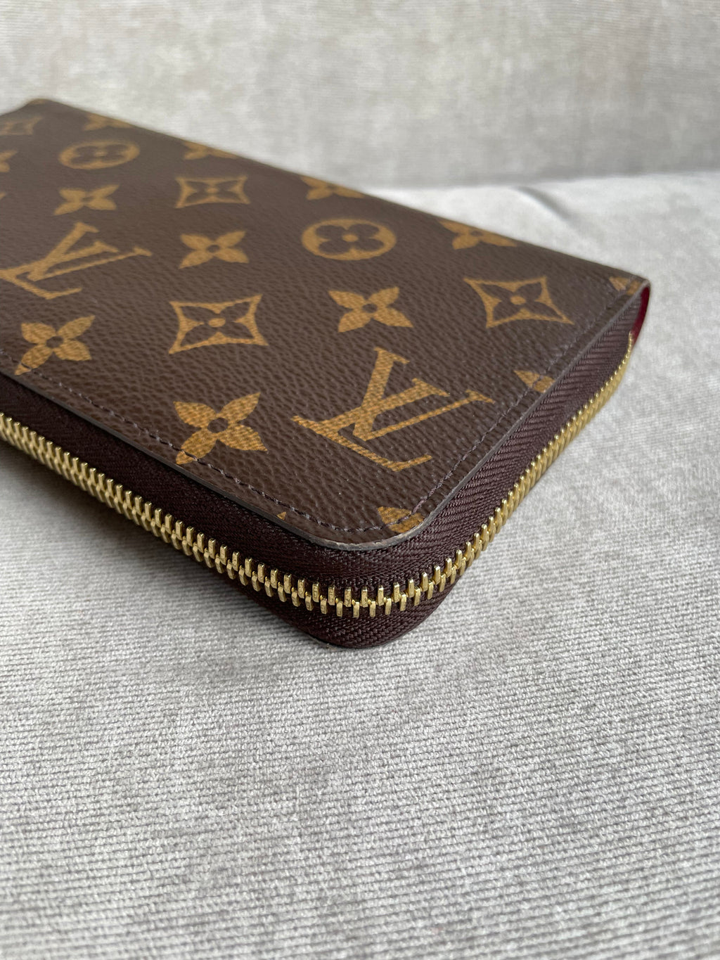 Louis Vuitton Zippy Wallet in Monogram (RRP £565)